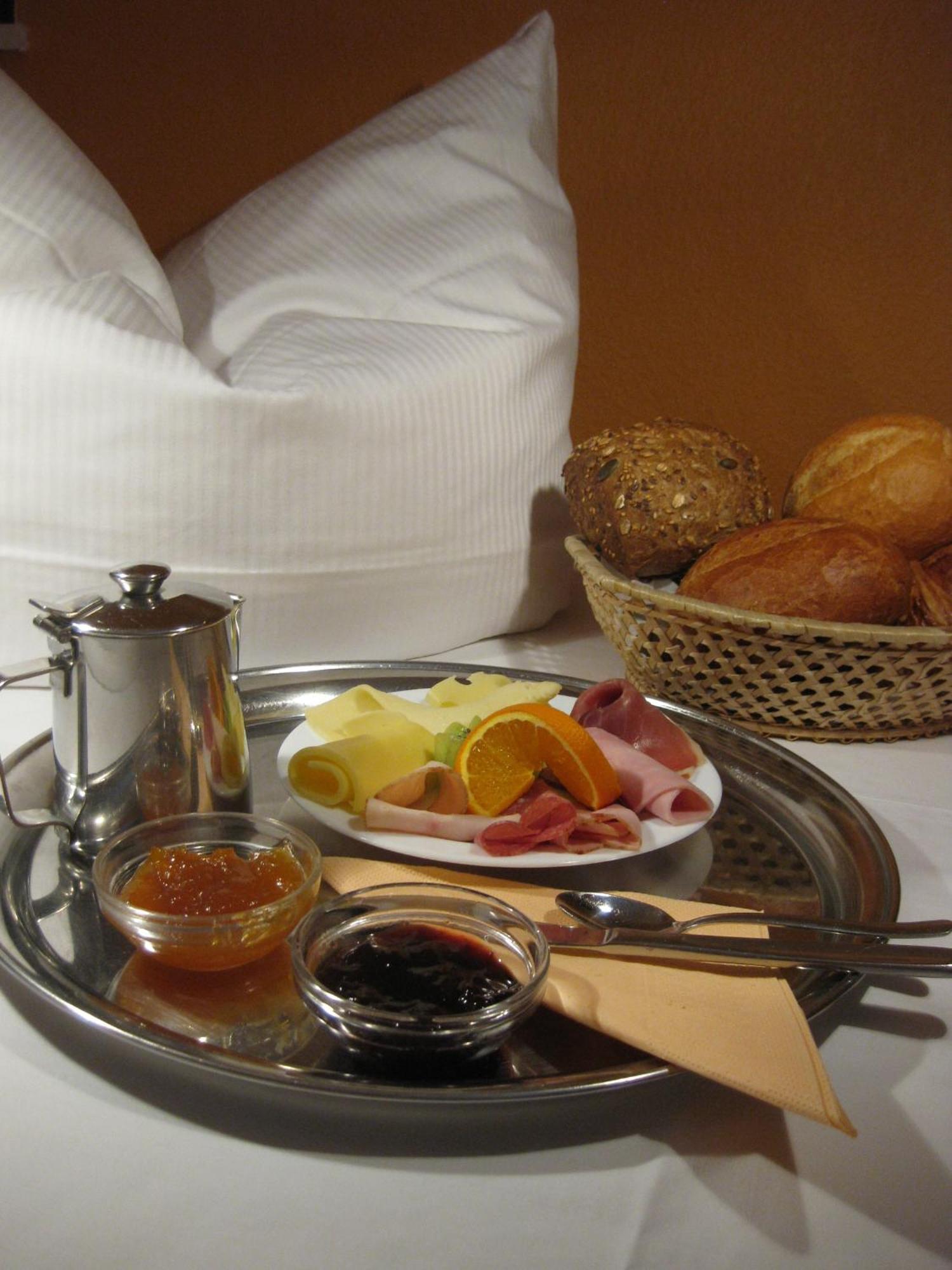 Hotel Am Hermannplatz Berlin Bagian luar foto