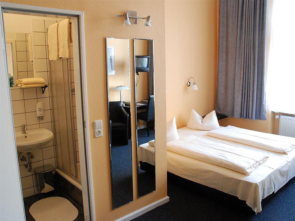Hotel Am Hermannplatz Berlin Bagian luar foto