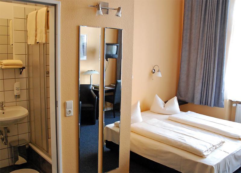 Hotel Am Hermannplatz Berlin Bagian luar foto