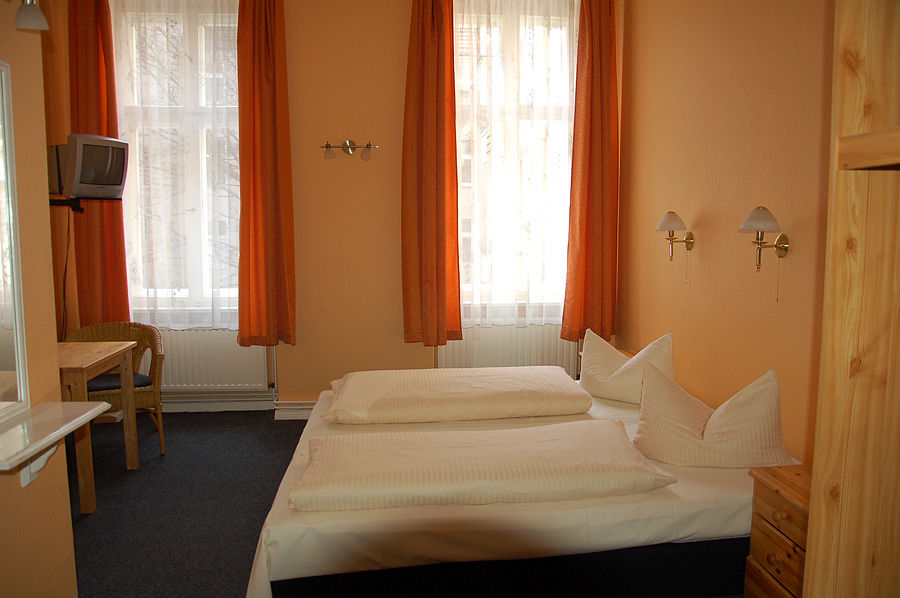 Hotel Am Hermannplatz Berlin Bagian luar foto