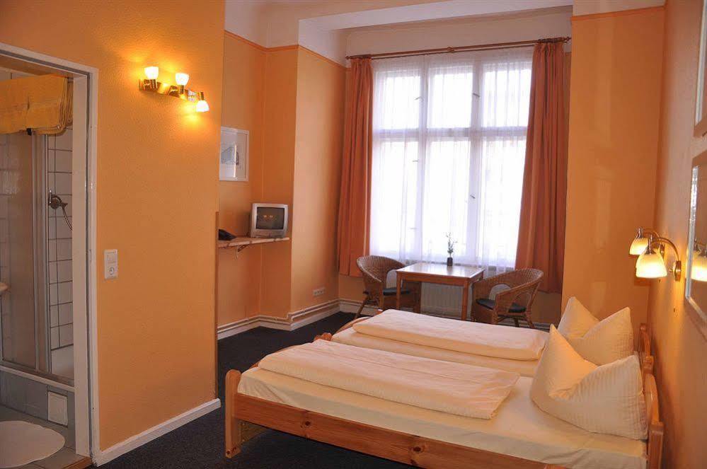Hotel Am Hermannplatz Berlin Bagian luar foto