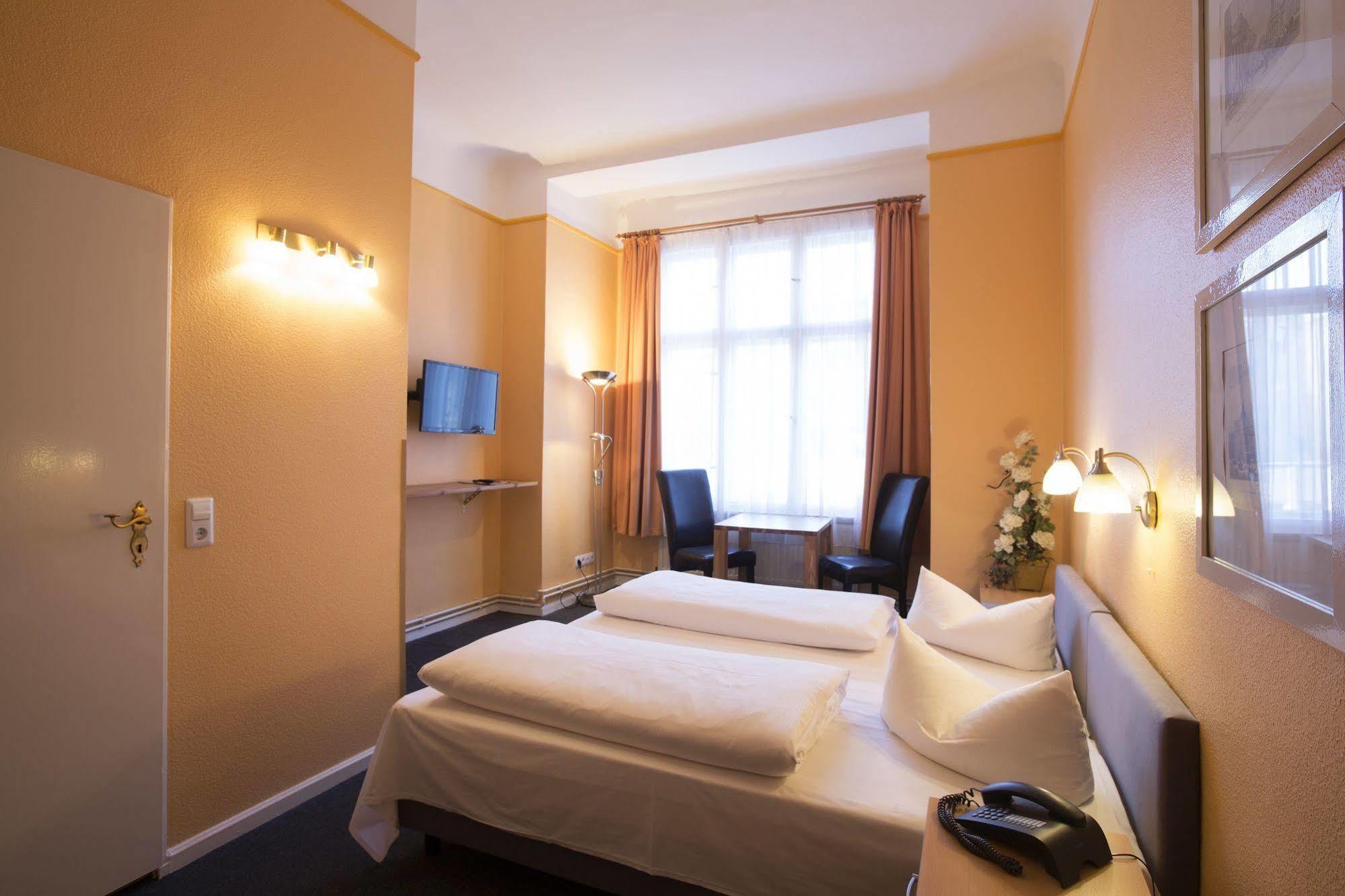 Hotel Am Hermannplatz Berlin Bagian luar foto