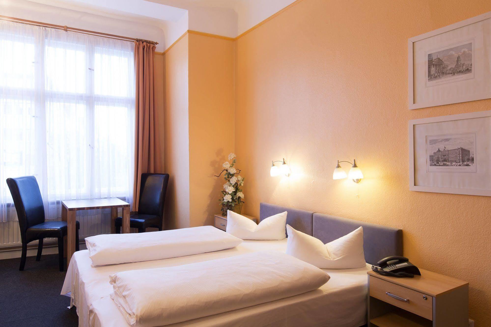 Hotel Am Hermannplatz Berlin Bagian luar foto