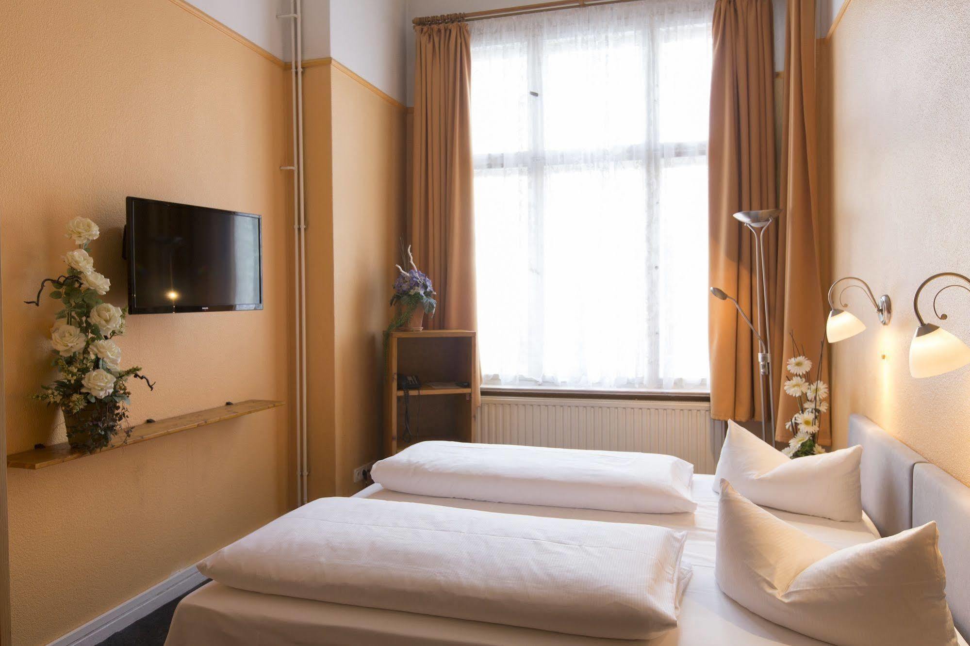 Hotel Am Hermannplatz Berlin Bagian luar foto