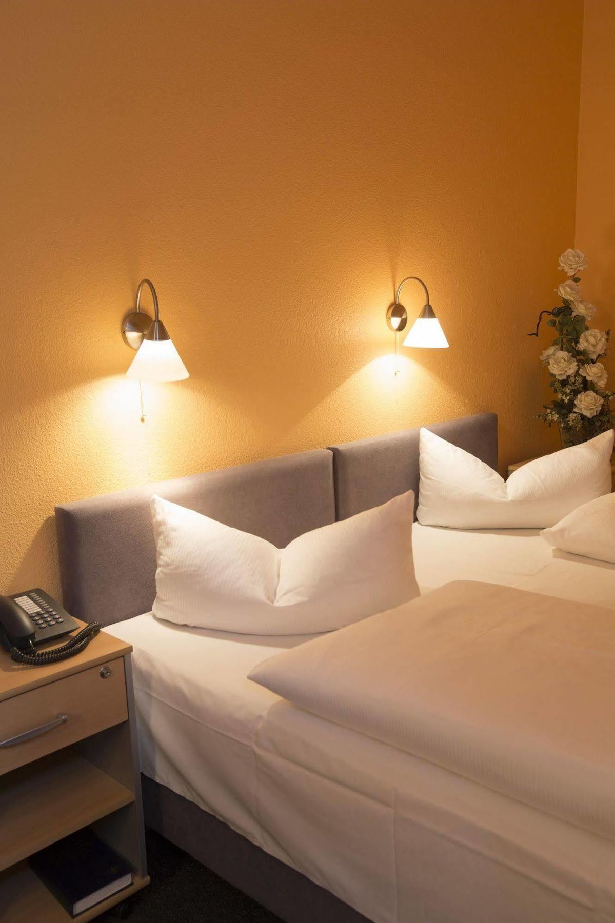 Hotel Am Hermannplatz Berlin Bagian luar foto