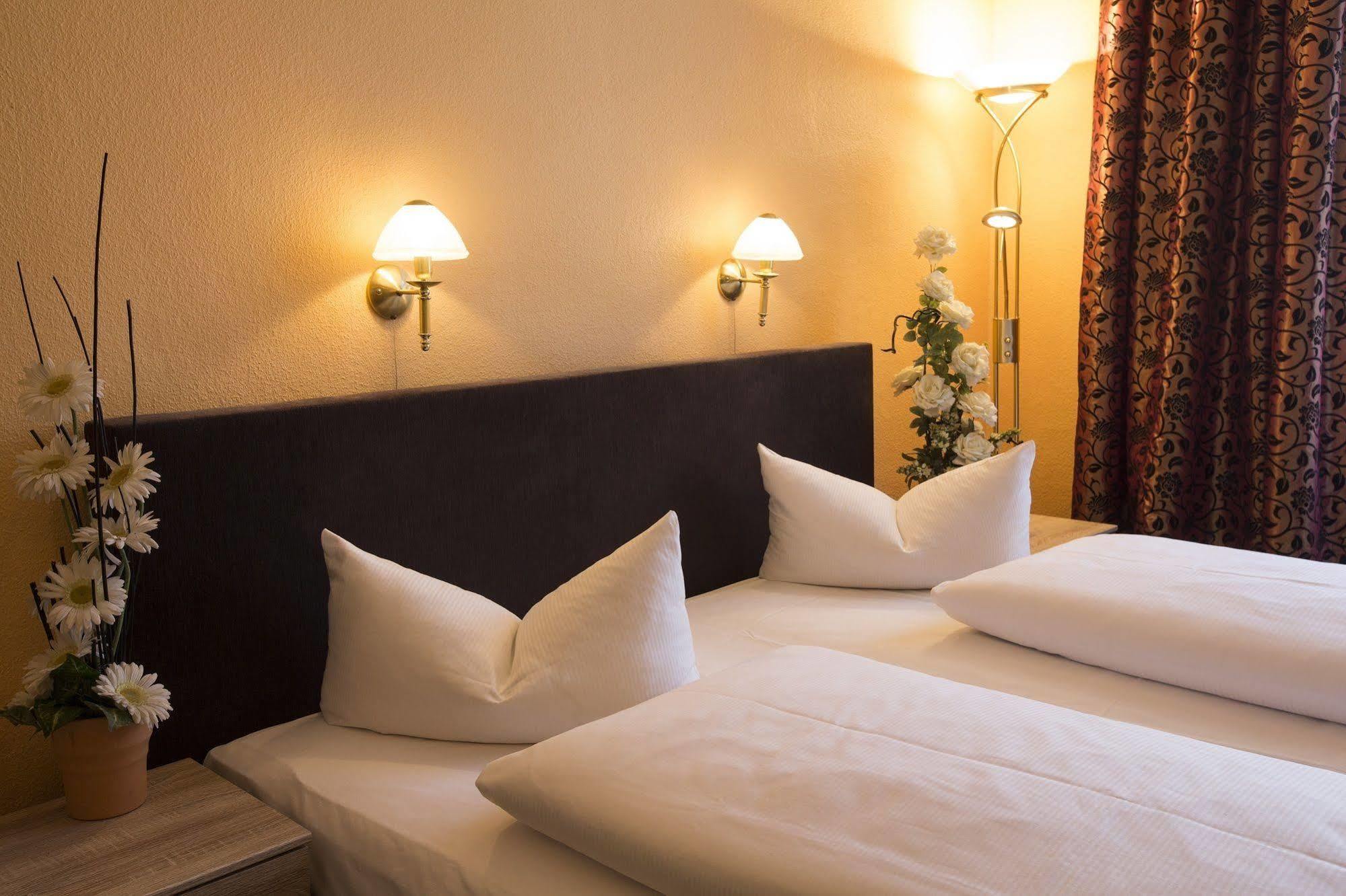 Hotel Am Hermannplatz Berlin Bagian luar foto