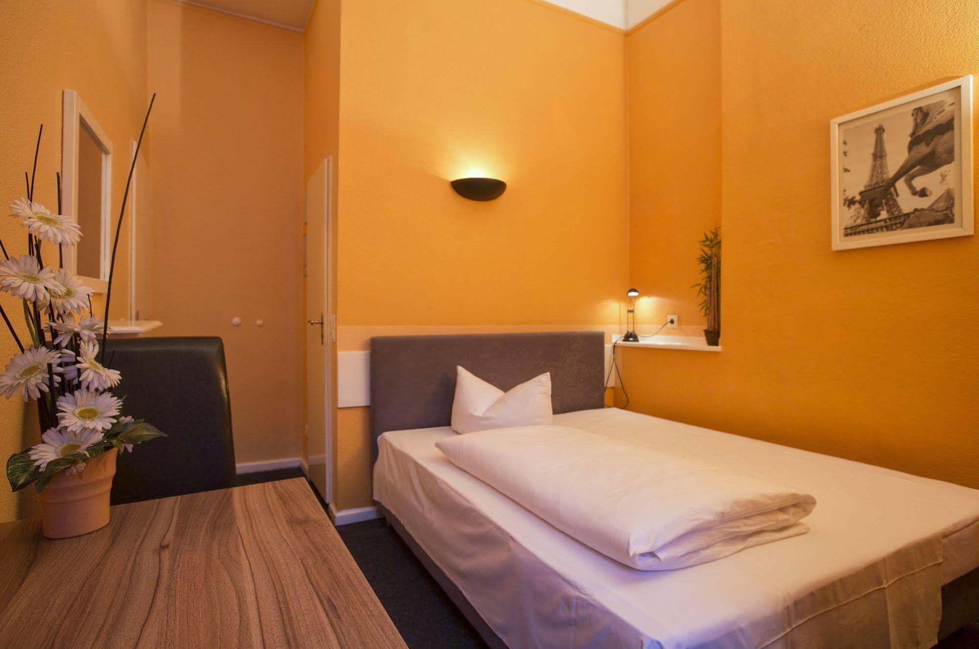 Hotel Am Hermannplatz Berlin Bagian luar foto