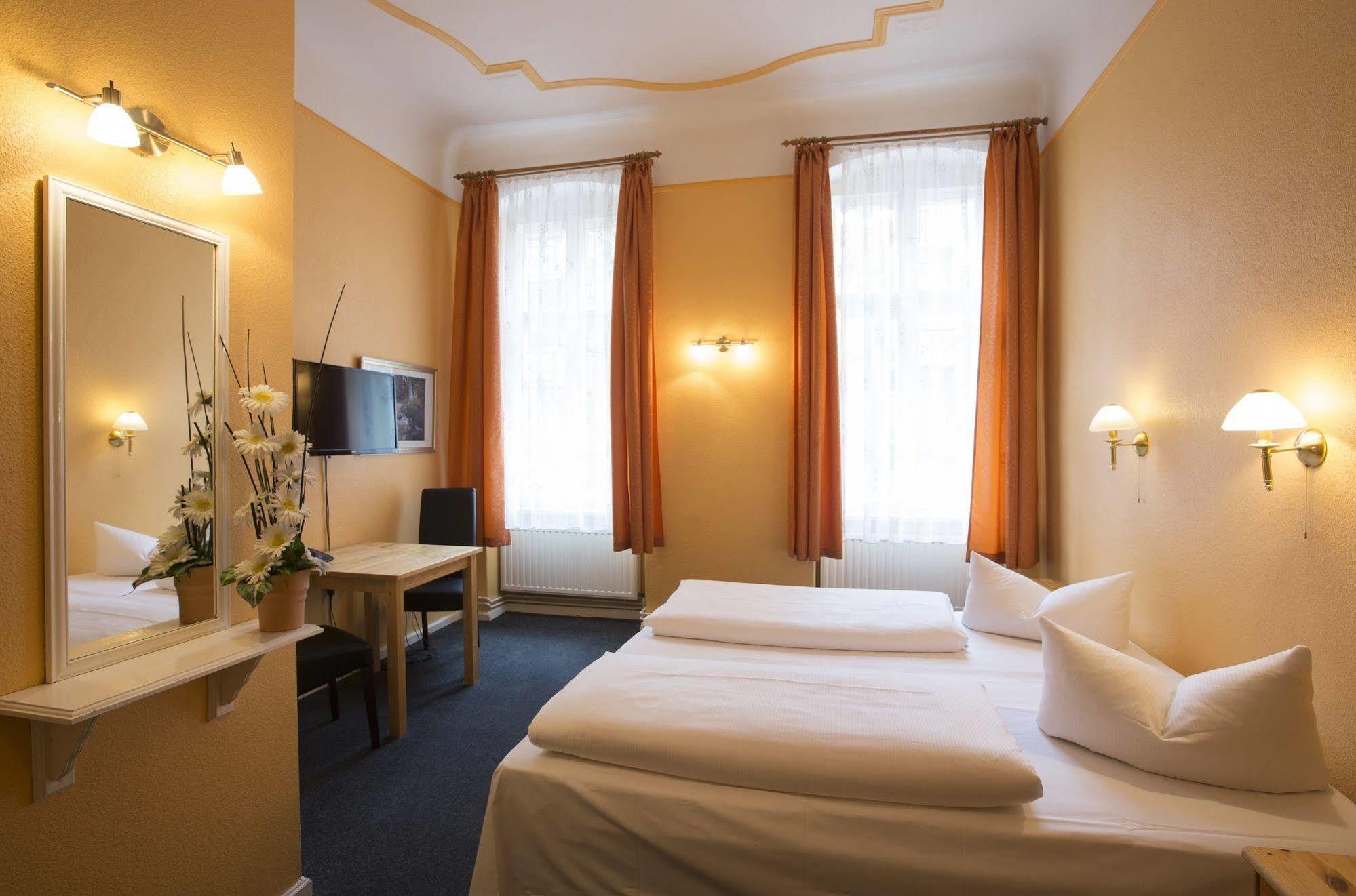 Hotel Am Hermannplatz Berlin Bagian luar foto