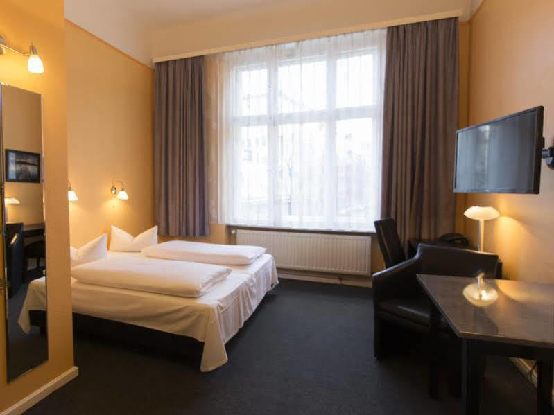 Hotel Am Hermannplatz Berlin Bagian luar foto